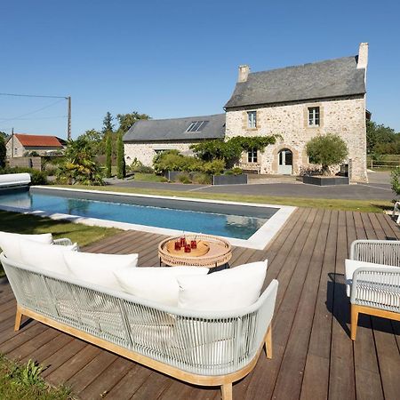 Manoir De La Nogrie - Chambre De Charme Avec Acces Privatif - Piscine Chauffee Sur Domaine 5 Etoiles Val-d'Ize Exterior foto