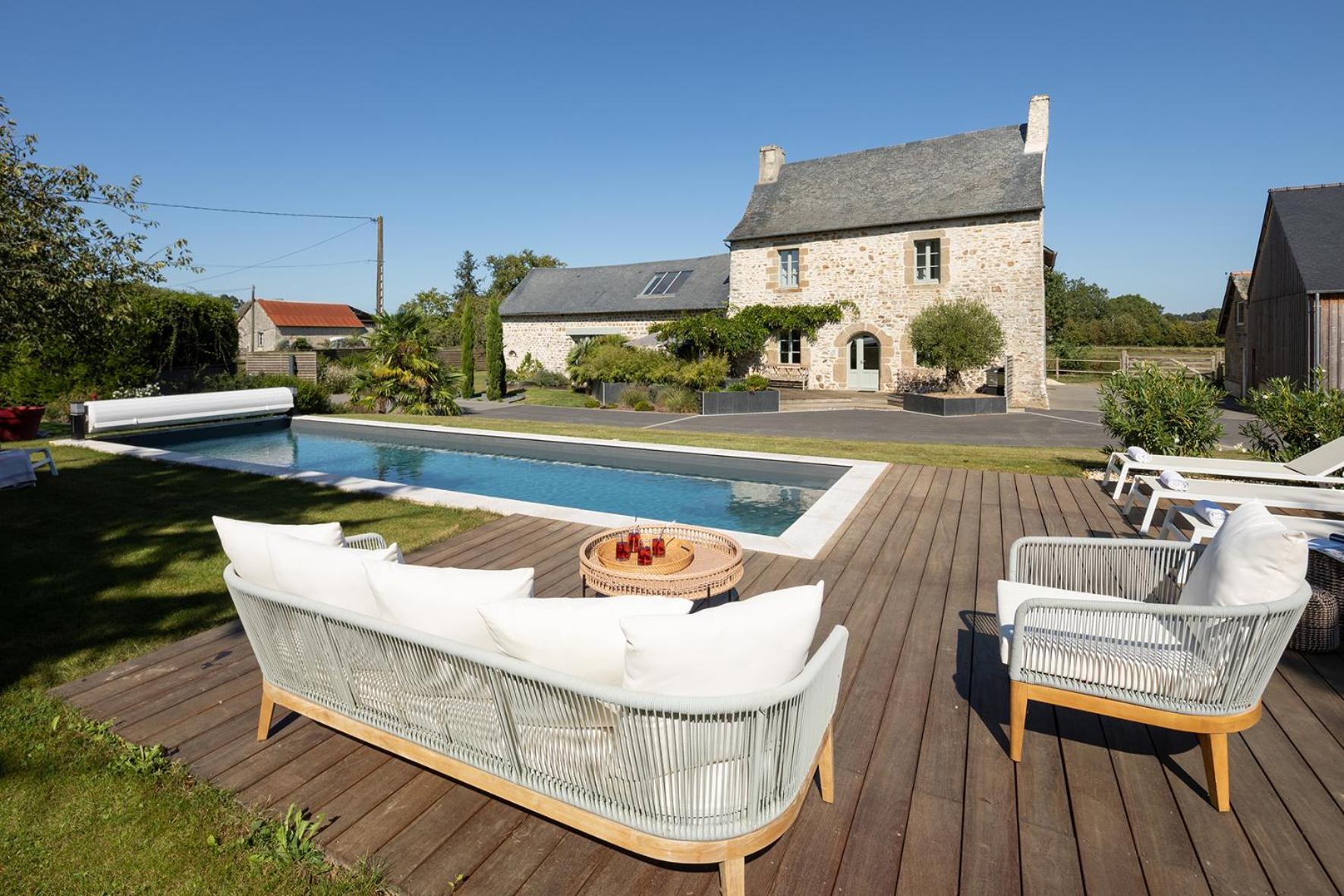 Manoir De La Nogrie - Chambre De Charme Avec Acces Privatif - Piscine Chauffee Sur Domaine 5 Etoiles Val-d'Ize Exterior foto